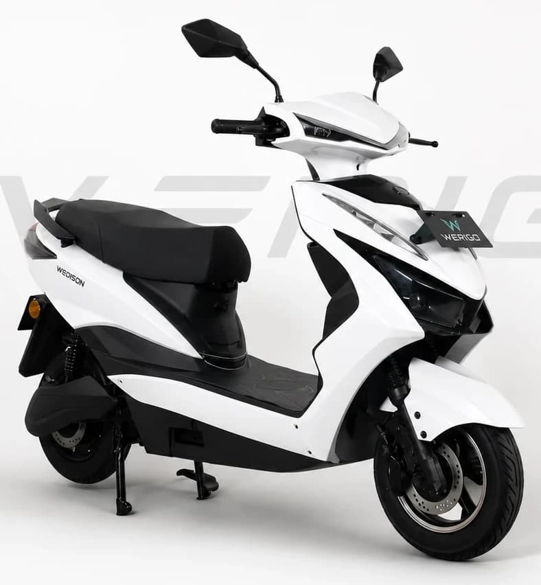 Wedison Bees electric scooter available for rent through Werigo in Bali, main product photo
